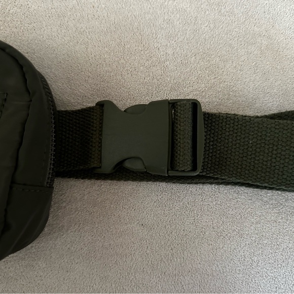 Wild Fable Deep Green Fanny Pack - Picture 2 of 7